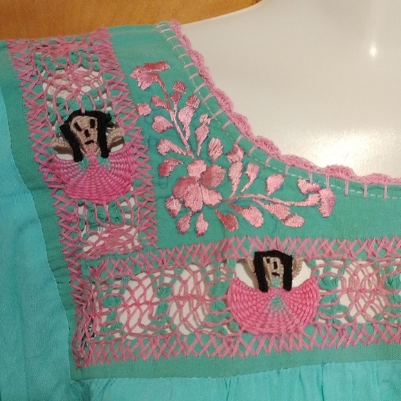 Handmade embroidery open back green 💚 with pink 🩷 blouse. - Picture 3 of 8